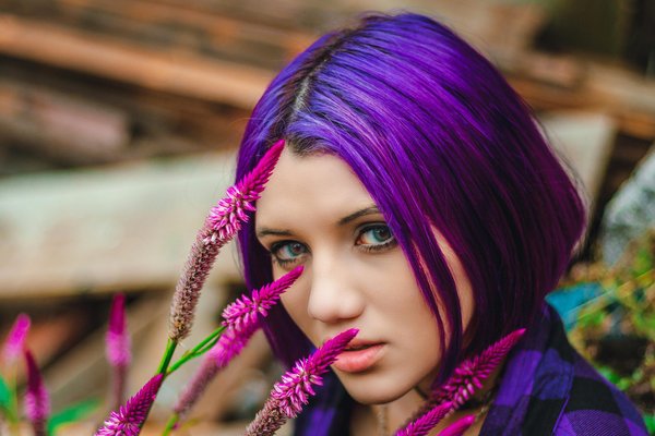 Cheveux violet : la couleur tendance pour un look audacieux